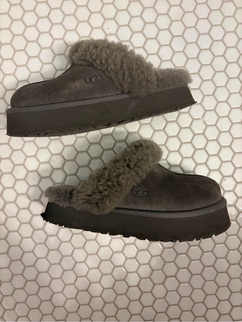 UGG Women's Disquette size 7